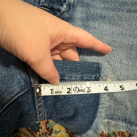 Good American Bombshell High Rise Jean Shorts Women’s 6/28 Medium Dark Wash 3” - Picture 7 of 9